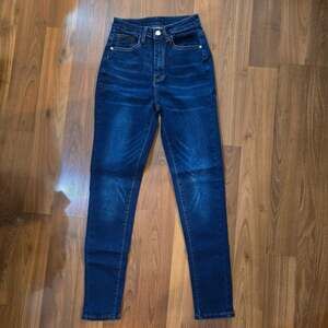 Women's Dark Wash High-Rise Skinny Jeans